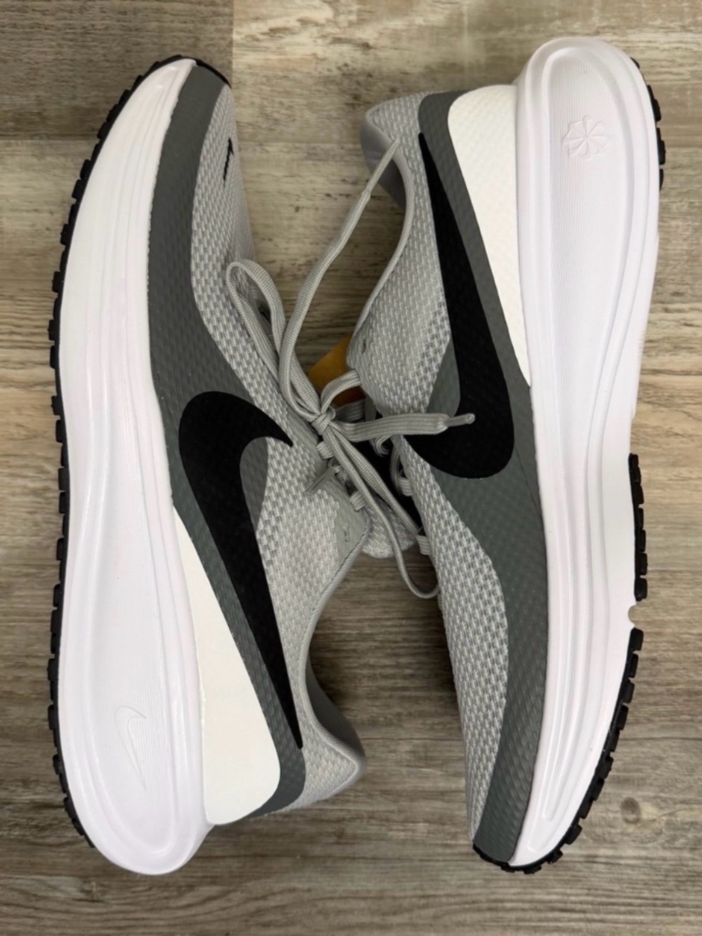 Nike Men's Revolution 8 Running Shoes-size 7.5 *NEW w/o box*